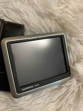 Garmin nüvi GPS with Silver Frame